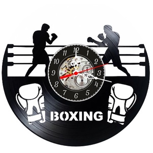 Ceas de perete decorativ realizat din disc de vinil, Model Boxeri in Ring si Manusi de Box, Text Boxing, Negru, 30 cm - Artynos.ro