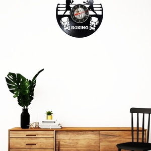 Ceas de perete decorativ realizat din disc de vinil, Model Boxeri in Ring si Manusi de Box, Text Boxing, Negru, 30 cm - casă & stil de viață - decorațiuni de casă - decorațiuni de pereți - ceasuri de perete - Artynos.ro