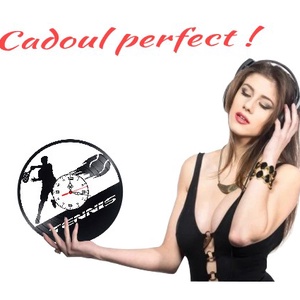 Ceas de perete decorativ realizat din disc de vinil, Model Jucator de Tenis si Mingea in Viteza, Text Tennis, Negru, 30  - casă & stil de viață - decorațiuni de casă - decorațiuni de pereți - ceasuri de perete - Artynos.ro