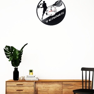 Ceas de perete decorativ realizat din disc de vinil, Model Jucator de Tenis si Mingea in Viteza, Text Tennis, Negru, 30  - casă & stil de viață - decorațiuni de casă - decorațiuni de pereți - ceasuri de perete - Artynos.ro