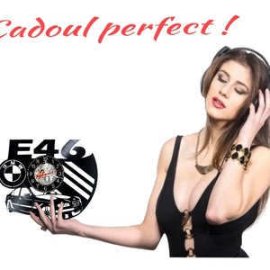 Ceas de perete decorativ realizat din disc de vinil, Model BMW E46 Sedan Sigla Auto Dungi M Power, Negru, 30 cm - casă & stil de viață - decorațiuni de casă - decorațiuni de pereți - ceasuri de perete - Artynos.ro
