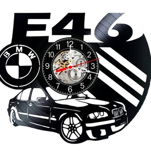 Ceas de perete decorativ realizat din disc de vinil, Model BMW E46 Sedan Sigla Auto Dungi M Power, Negru, 30 cm - Artynos.ro