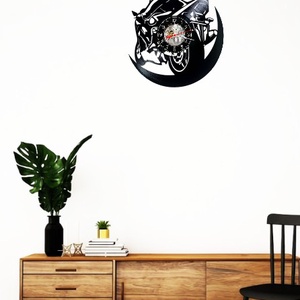 Ceas de perete decorativ realizat din disc de vinil, Model Motocicleta Supersport Viteza Pilot Circuit, Negru, 30 cm - casă & stil de viață - decorațiuni de casă - decorațiuni de pereți - ceasuri de perete - Artynos.ro