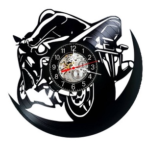 Ceas de perete decorativ realizat din disc de vinil, Model Motocicleta Supersport Viteza Pilot Circuit, Negru, 30 cm - Artynos.ro