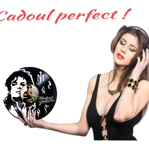 Ceas de perete decorativ realizat din disc de vinil, Model Michael Jackson King of Pop Monograma Semnatura, Negru, 30 cm - casă & stil de viață - decorațiuni de casă - decorațiuni de pereți - ceasuri de perete - Artynos.ro