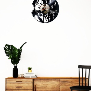 Ceas de perete decorativ realizat din disc de vinil, Model Michael Jackson King of Pop Monograma Semnatura, Negru, 30 cm - casă & stil de viață - decorațiuni de casă - decorațiuni de pereți - ceasuri de perete - Artynos.ro