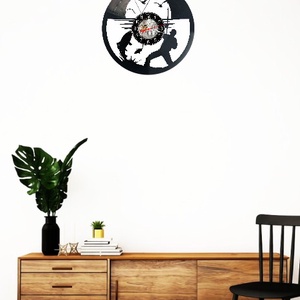 Ceas de perete decorativ realizat din disc de vinil, Model Pescuit Pescar Pește Captură și Apus, Negru, 30 cm - casă & stil de viață - decorațiuni de casă - decorațiuni de pereți - ceasuri de perete - Artynos.ro