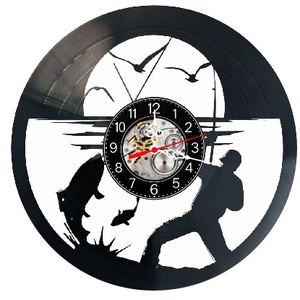 Ceas de perete decorativ realizat din disc de vinil, Model Pescuit Pescar Peste Captura si Apus, Negru, 30 cm, Casa & Stil de viata, Decoratiuni de casa, Decoratiuni de pereti, Ceasuri de perete, , Pasiunea pentru Pescuit, Linistea Apelor si Emotia Capturii Masterice Adu atmosfera relaxanta a par..., ARTYNOS