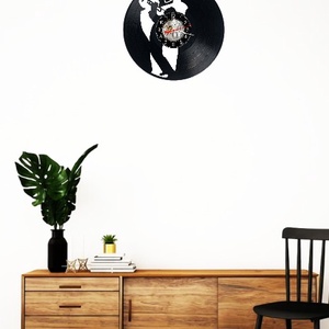 Ceas de perete decorativ realizat din disc de vinil, Model Jazz Muzician Trompeta Blues, Negru, 30 cm - casă & stil de viață - decorațiuni de casă - decorațiuni de pereți - ceasuri de perete - Artynos.ro