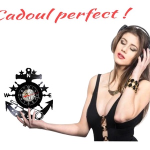 Ceas de perete decorativ realizat din disc de vinil, Model Ancoră Maritimă Cârmă Ochean Nautic, Negru, 30 cm - casă & stil de viață - decorațiuni de casă - decorațiuni de pereți - ceasuri de perete - Artynos.ro