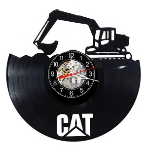 Ceas de perete decorativ realizat din disc de vinil, Model Excavator CAT Utilaje Constructii, Negru, 30 cm, Casa & Stil de viata, Decoratiuni de casa, Decoratiuni de pereti, Ceasuri de perete, , Forta Utilitara, Pasiunea pentru Constructii si Maretia Utilajelor Grele Adu energia santierului, f..., ARTYNOS