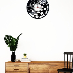 Ceas de perete decorativ realizat din disc de vinil, Model Alice in Tara Minunilor Cadran Alb Vintage, Negru, 30 cm - casă & stil de viață - decorațiuni de casă - decorațiuni de pereți - ceasuri de perete - Artynos.ro