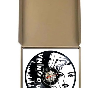https://www.ceasul-bun.ro/ceas-de-perete-decorativ-realizat-din-disc-de-vinil-model-madonna-regina-pop-portret-stilizat- - casă & stil de viață - decorațiuni de casă - decorațiuni de pereți - ceasuri de perete - Artynos.ro