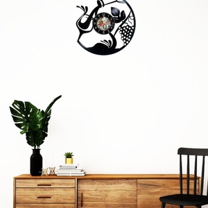 Ceas de perete decorativ realizat din disc de vinil, Model Vin Sticla Pahar Struguri Vița de Vie, Negru, 30 cm - casă & stil de viață - decorațiuni de casă - decorațiuni de pereți - ceasuri de perete - Artynos.ro