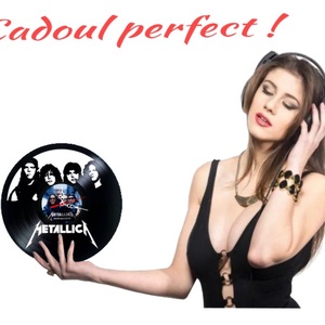 Ceas de perete decorativ realizat din disc de vinil, Model Metallica Heavy Metal Death Magnetic, Negru, 30 cm - casă & stil de viață - decorațiuni de casă - decorațiuni de pereți - ceasuri de perete - Artynos.ro