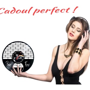 Ceas de perete decorativ realizat din disc de vinil, Model Pink Floyd Dark Side Moon The Wall, Negru, 30 cm - casă & stil de viață - decorațiuni de casă - decorațiuni de pereți - ceasuri de perete - Artynos.ro