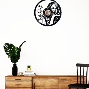 Ceas de perete decorativ realizat din disc de vinil, Model Taylor Swift Pop Star Portret Semnatura, Negru, 30 cm - casă & stil de viață - decorațiuni de casă - decorațiuni de pereți - ceasuri de perete - Artynos.ro