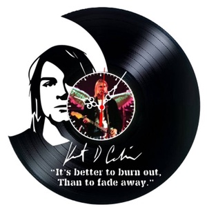 Ceas de perete decorativ realizat din disc de vinil, Model Kurt Cobain Nirvana Portret Citat Rock, Negru, 30 cm - Artynos.ro