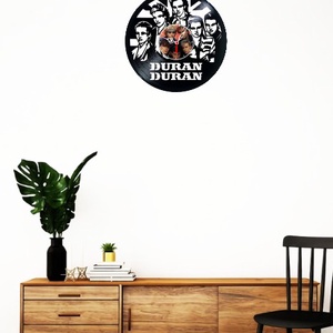 Ceas de perete decorativ realizat din disc de vinil, Model Duran Duran New Wave Synth Pop Rock, Negru, 30 cm - casă & stil de viață - decorațiuni de casă - decorațiuni de pereți - ceasuri de perete - Artynos.ro