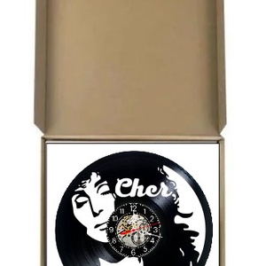Ceas de perete decorativ realizat din disc de vinil, Model Cher Pop Icon Portret Glamour, Negru, 30 cm - casă & stil de viață - decorațiuni de casă - decorațiuni de pereți - ceasuri de perete - Artynos.ro