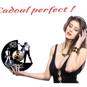 Ceas de perete decorativ realizat din disc de vinil, Model Michael Jackson Whos Bad Regele Pop, Negru, 30 cm - casă & stil de viață - decorațiuni de casă - decorațiuni de pereți - ceasuri de perete - Artynos.ro