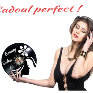 Ceas de perete decorativ realizat din disc de vinil, Model Beauty Salon Profil Femeie Floare, Negru, 30 cm - casă & stil de viață - decorațiuni de casă - decorațiuni de pereți - ceasuri de perete - Artynos.ro
