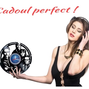 Ceas de perete decorativ realizat din disc de vinil, Model Stargate SG1 Serial Sci Fi Portretele Echipei, Negru, 30 cm - casă & stil de viață - decorațiuni de casă - decorațiuni de pereți - ceasuri de perete - Artynos.ro