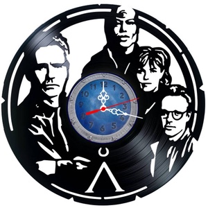 Ceas de perete decorativ realizat din disc de vinil, Model Stargate SG1 Serial Sci Fi Portretele Echipei, Negru, 30 cm - Artynos.ro