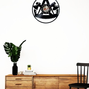 Ceas de perete decorativ realizat din disc de vinil, Model Tamplar Dulgher Unelte Lemn Ferastrau, Negru, 30 cm - casă & stil de viață - decorațiuni de casă - decorațiuni de pereți - ceasuri de perete - Artynos.ro