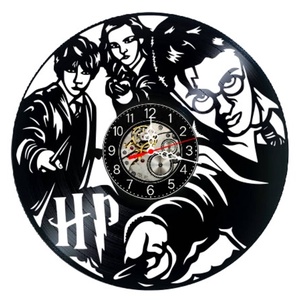 Ceas de perete decorativ realizat din disc de vinil, Model Harry Potter Ron Hermione Magic, Negru, 30 cm - Artynos.ro