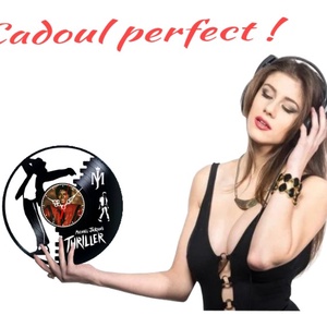 Ceas de perete decorativ realizat din disc de vinil, Model Michael Jackson Thriller Pop Star, Negru, 30 cm - casă & stil de viață - decorațiuni de casă - decorațiuni de pereți - ceasuri de perete - Artynos.ro