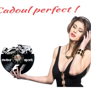 Ceas de perete decorativ realizat din disc de vinil, Model Formula 1 Monopost F1 Motorsport, Negru, 30 cm - casă & stil de viață - decorațiuni de casă - decorațiuni de pereți - ceasuri de perete - Artynos.ro