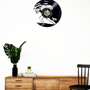 Ceas de perete decorativ realizat din disc de vinil, Model Atletism Alergare Sportiva Sprint Flacari, Negru, 30 cm - casă & stil de viață - decorațiuni de casă - decorațiuni de pereți - ceasuri de perete - Artynos.ro
