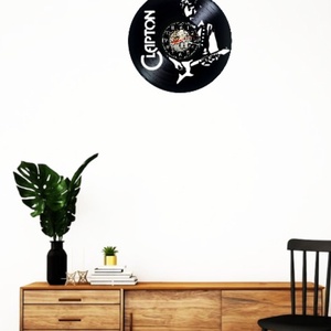 Ceas de perete decorativ realizat din disc de vinil, Model Eric Clapton Blues Rock Chitarist, Negru, 30 cm - casă & stil de viață - decorațiuni de casă - decorațiuni de pereți - ceasuri de perete - Artynos.ro