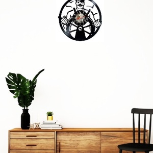 Ceas de perete decorativ realizat din disc de vinil, Model Marinar Capitan Timona Pipa Pescari, Negru, 30 cm - casă & stil de viață - decorațiuni de casă - decorațiuni de pereți - ceasuri de perete - Artynos.ro