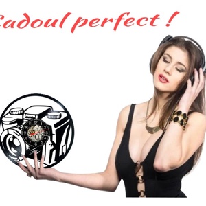 Ceas de perete decorativ realizat din disc de vinil, Model Aparat Foto Fotografie DSLR, Negru, 30 cm - casă & stil de viață - decorațiuni de casă - decorațiuni de pereți - ceasuri de perete - Artynos.ro
