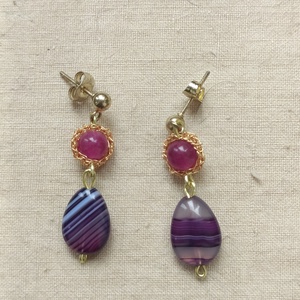 Cercei Handmade cu Calcedonie Fuchsia și Agată Mov � Feminitate Curajoasă și Energie Elegantă � - bijuterii - cercei - cercei din pietre semiprețioase - Artynos.ro