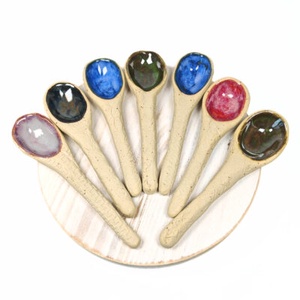 Lingurita Candycane din ceramica, Casă & Stil de viață, Accesorii pentru echipamente de bucătărie, Accesorii de servire, Linguri și furculițe artizanale, Ceramică, ARTYNOS