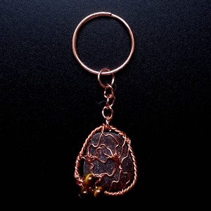 Breloc de cupru cu sticla de mare si ochi de tigru  - geantă și husă - accesorii genți - breloc - Artynos.ro