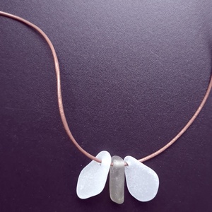 Colier scurt din piele cu sticla de mare-sea glass , Bijuterii, Coliere, Coliere cu pandantive, Confecționarea bijuteriilor, ARTYNOS