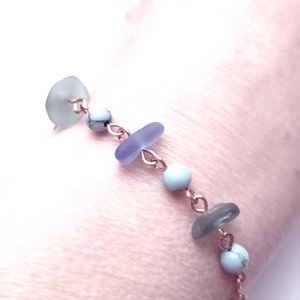 Bratara din cupru cu sticla de mare-sea glass, margele de turcoaz sintetic  - bijuterii - brățări - brățară cu mărgele - Artynos.ro