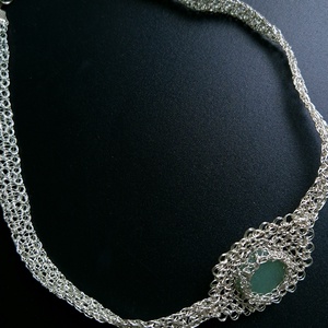 Colier argintat cu sticla de mare-sea glass - bijuterii - coliere - coliere cu pandantive - Artynos.ro