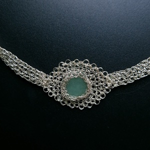Colier argintat cu sticla de mare-sea glass - bijuterii - coliere - coliere cu pandantive - Artynos.ro
