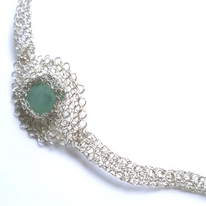 Colier argintat cu sticla de mare-sea glass - bijuterii - coliere - coliere cu pandantive - Artynos.ro