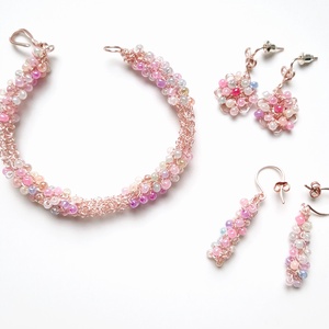 Cercei lungi roz cu mărgele de sticla colorate pastel - bijuterii - cercei - cercei din sticlă - Artynos.ro