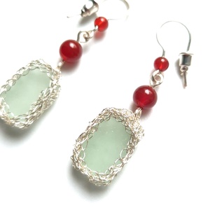 Cercei lungi argintati cu sticla de mare si carneol - bijuterii - cercei - cercei din sticlă - Artynos.ro