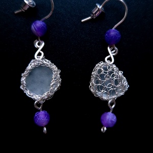 Cercei lungi argintii cu sticla de mare si agat violet - bijuterii - cercei - cercei din mărgele - Artynos.ro