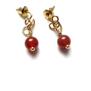 Cercei mici auriti cu margele de carneol rosu  - bijuterii - cercei - cercei din pietre semiprețioase - Artynos.ro