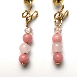 Cercei mici auriti cu rodonit si cuart roz, Bijuterii, Cercei, Cercei lungi, Confectionarea bijuteriilor, ARTYNOS