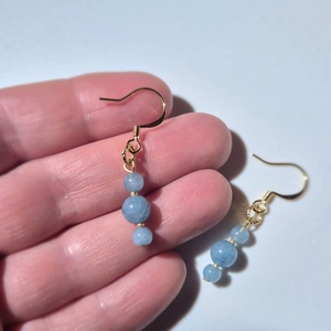 Cercei auriti cu margele bleu de acvamarin  - bijuterii - cercei - cercei din pietre semiprețioase - Artynos.ro